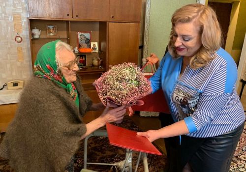 Поднимала Родину из послевоенной разрухи: 95-летие отметила колымчанка Анастасия Ударцева
