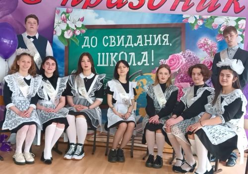 Для единственной одиннадцатиклассницы в колымском поселке Талая прозвенел «Последний звонок»