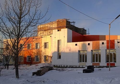 Капремонт школы, ДК и больницы завершат к февралю в колымском Эвенске