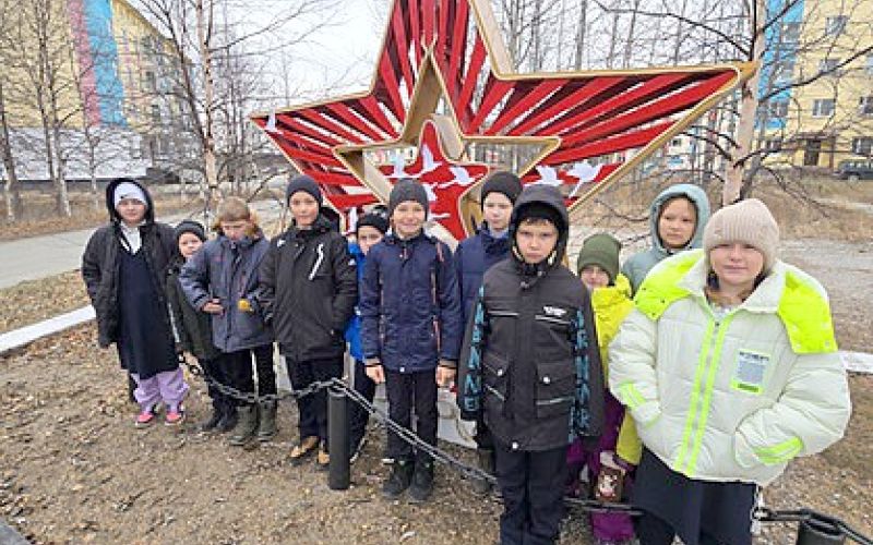 «ПУСТЬ В МАЛЕНЬКИХ СЕРДЦАХ ЖИВЕТ ГОРДОСТЬ  И ПАМЯТЬ ЗА СЛАВНЫХ ВОИНОВ  НАШЕЙ ВЕЛИКОЙ РОДИНЫ!» 6+