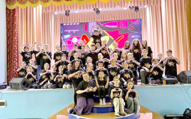 ЖИТЬ РАБОТОЙ, ДЫШАТЬ ТВОРЧЕСТВОМ (0+)