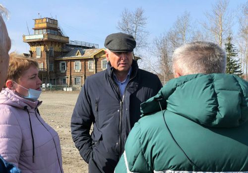 Губернатор Магаданской области посетил социальные объекты Среднеканского округа