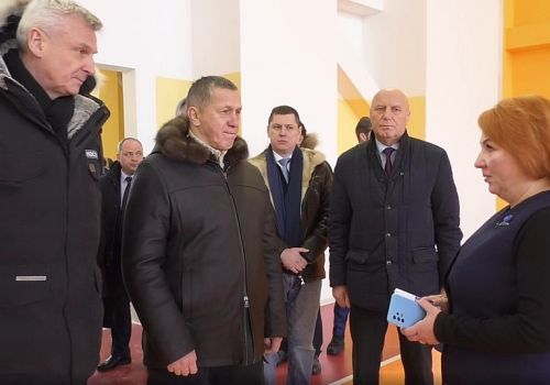 Юрий Трутнев оценил новую школу в колымском поселке Ола: Не во всех центральных регионах есть такие