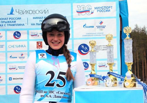 Летающая лыжница Александра Кустова стала лидером среди женщин на Кубке России