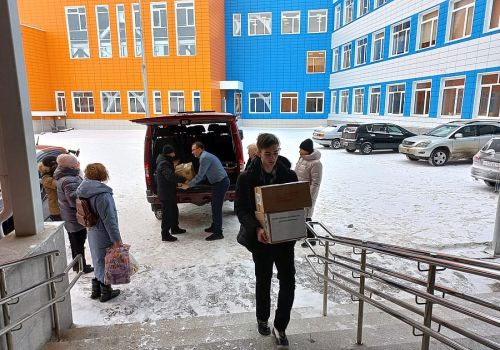Магаданские библиотеки подарили 500 книг новой школе в поселке Ола
