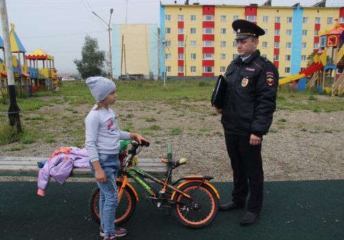 В Магаданской области прошла акция «Один день с участковым»