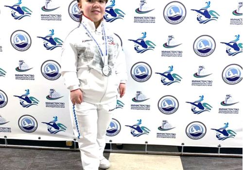 Колымская пловчиха Арина Файзулина стала серебряным призером Чемпионата России