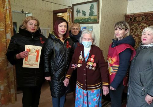 На Колыме 97-летие отметила труженица тыла Софья Латохина