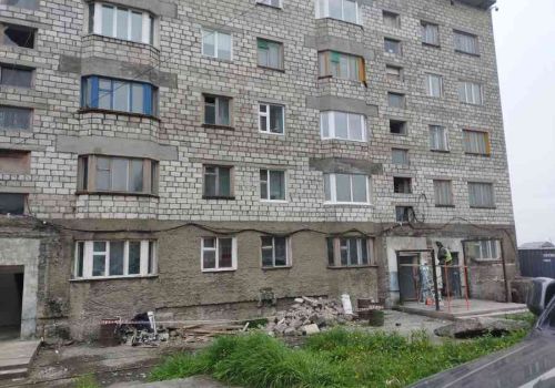 Три жилых дома в колымском поселке Эвенск комплексно обновят и утеплят