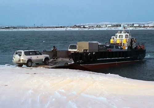 Паромная переправа через реку Янa на Колыме закрыта с 16 ноября